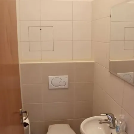 Apartment Hurka - 15 Min Do Centra, Garaz *