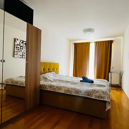 Apartment Hurka - 15 Min Do Centra, Garaz *