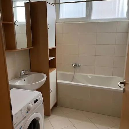 Hurka - 15 Min Do Centra, Garaz Apartament *